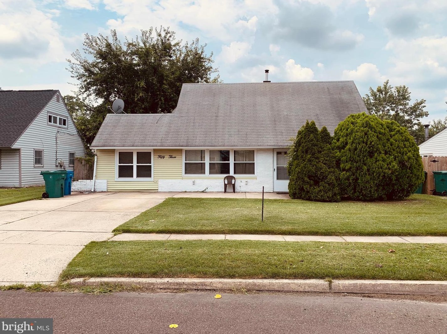 53 Indigo Rd, Levittown, PA 19057