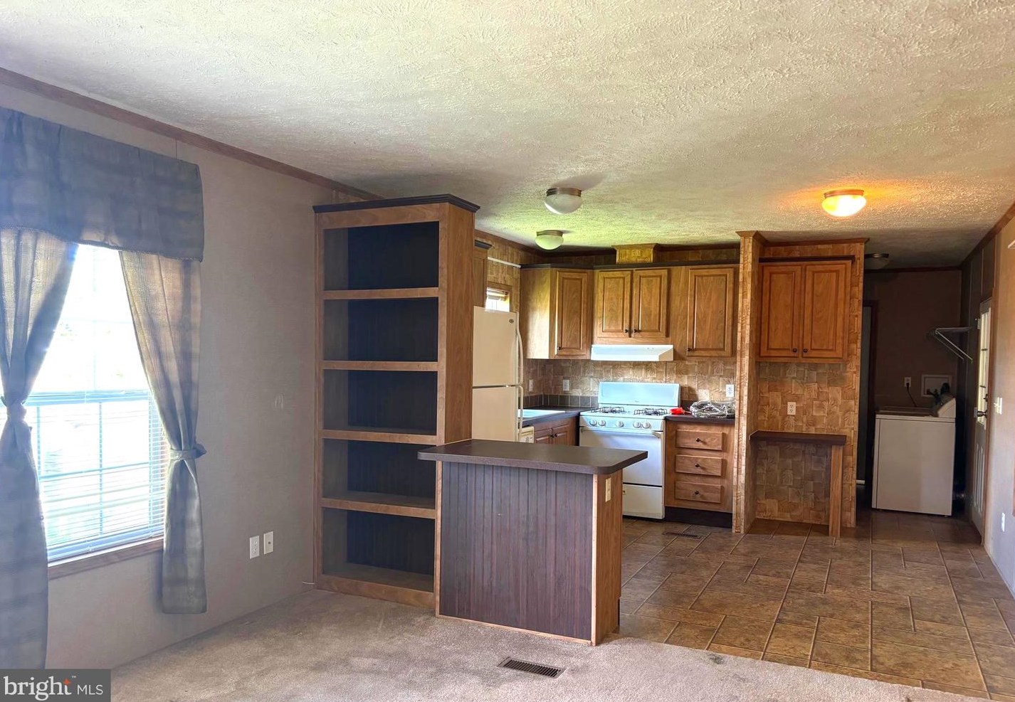 5136 Roseberry Dr, Gardenville, PA 18902