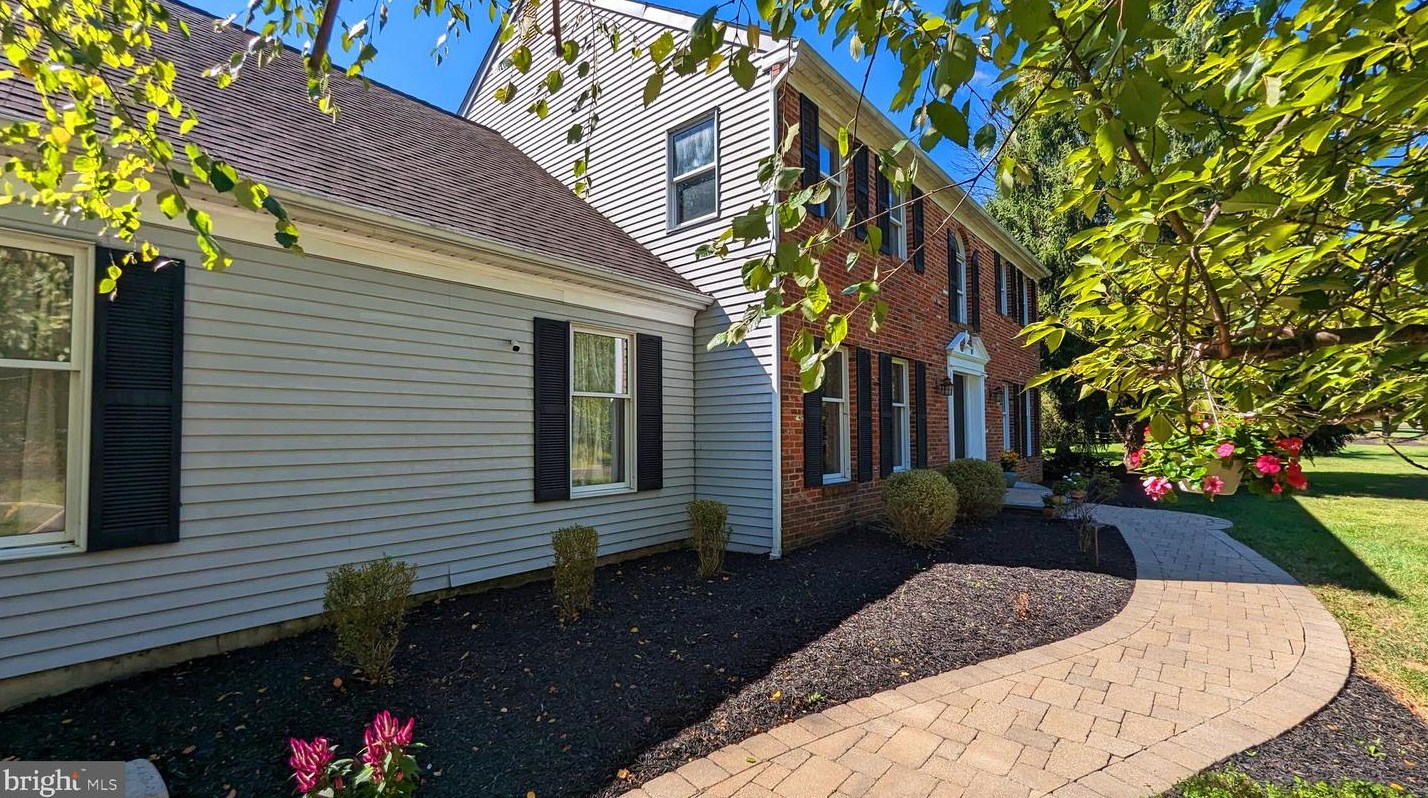 142 Glenwood Dr, Washington Crossing, PA 18977
