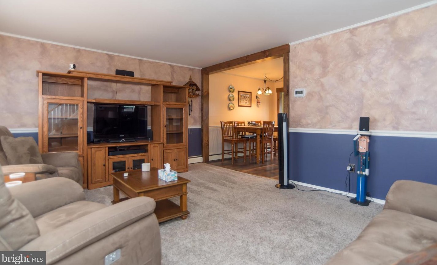 100 Harmony Rd, Levittown, PA 19056