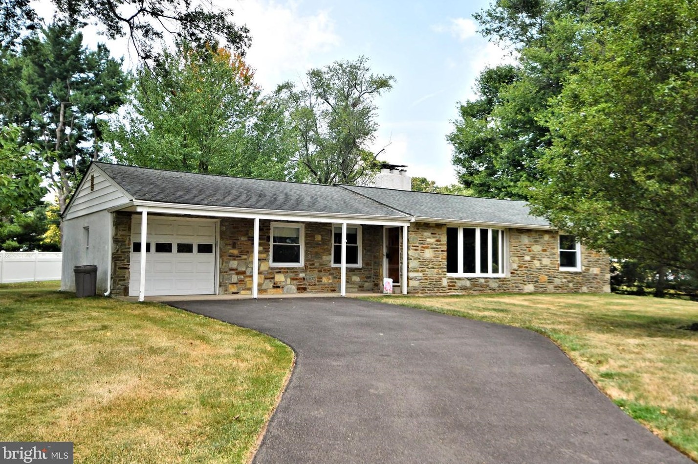 20 E Patricia Rd, Southampton, PA 18966