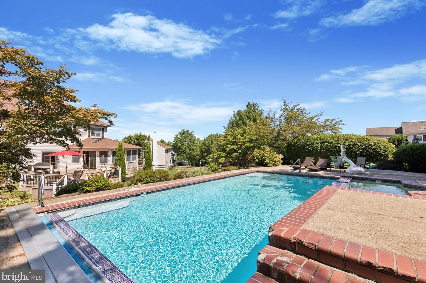 2069 Country Club Dr, Gardenville, PA 18901