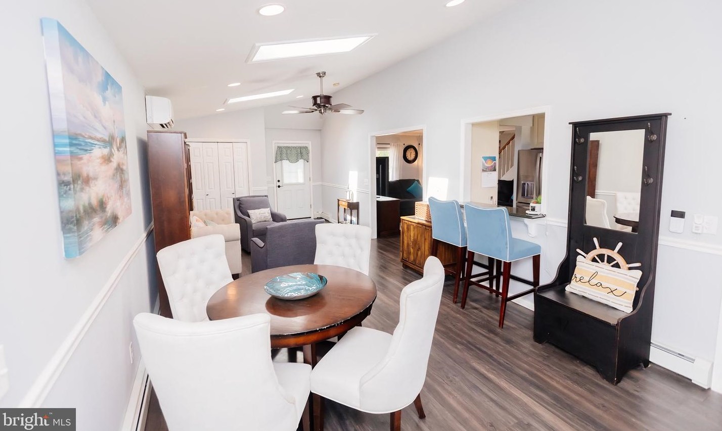73 Ridge Ln, Levittown, PA 19055