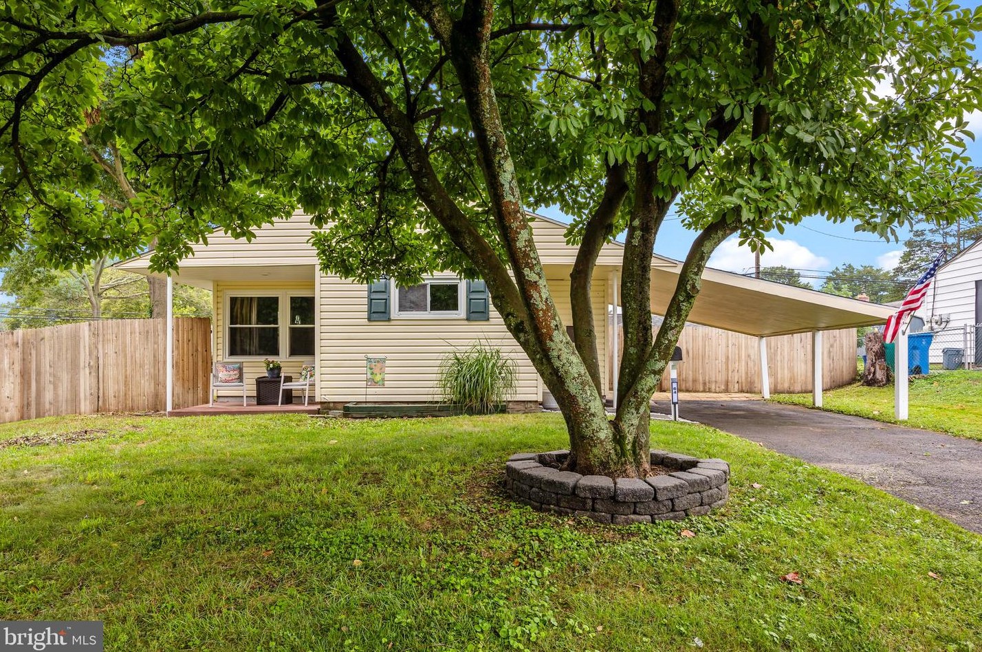 64 Valley Rd, Levittown, PA 19057