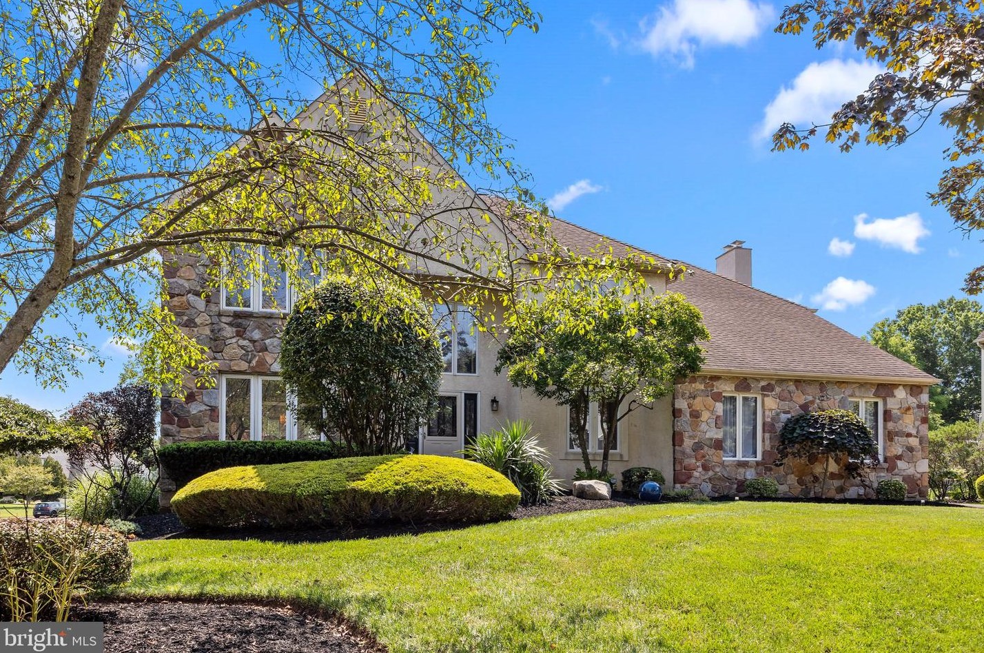 27 W Windrose, Southampton, PA 18954