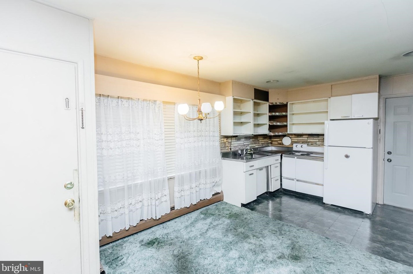 76 Thornyapple Ln, Levittown, PA 19054