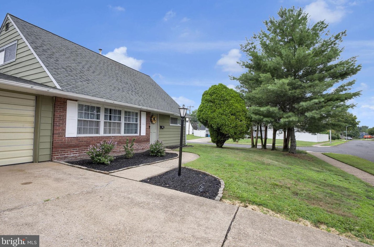 236 Cobalt Ridge Dr S, Levittown, PA 19057