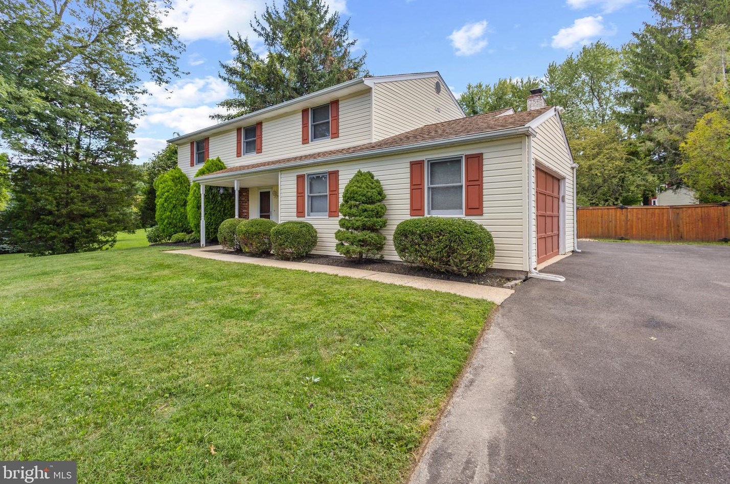 11 Pine Ave, Southampton, PA 18954