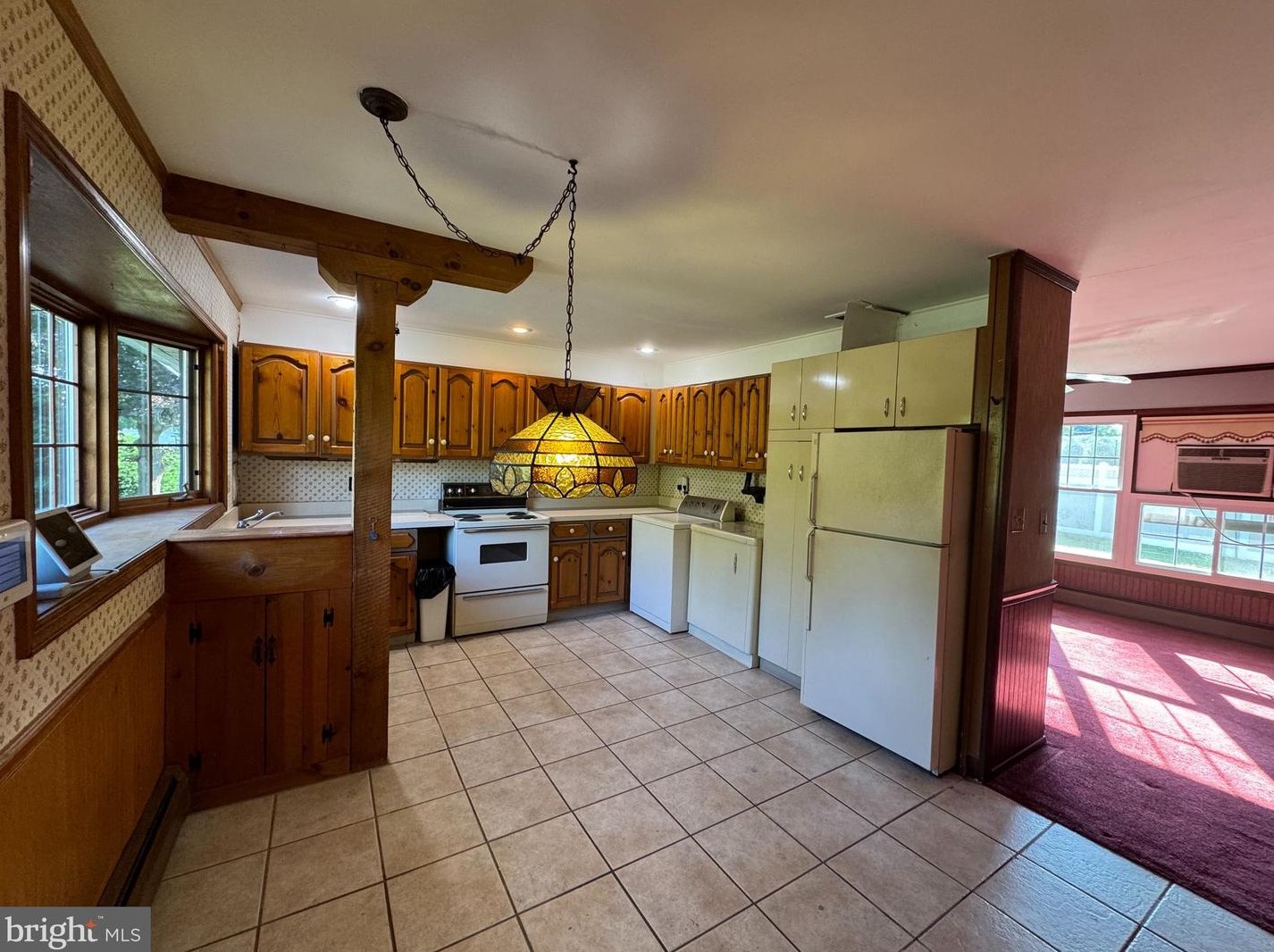 76 Indian Creek Dr, Levittown, PA 19057-2224