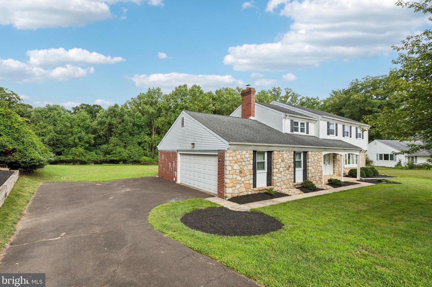 154 Buckshire Dr, Southampton, PA 18966