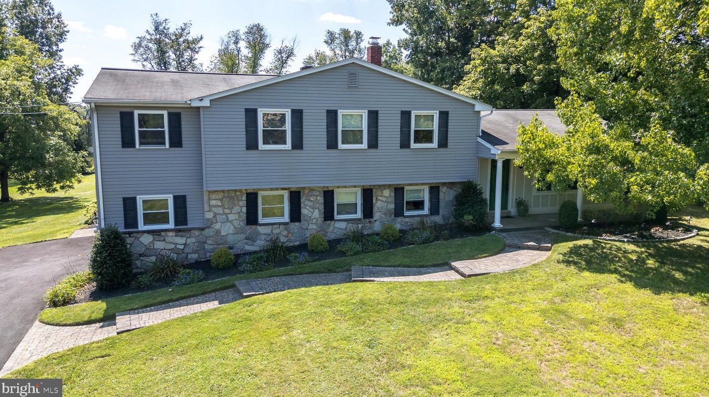 3184 Berkshire Rd, Gardenville, PA 18902