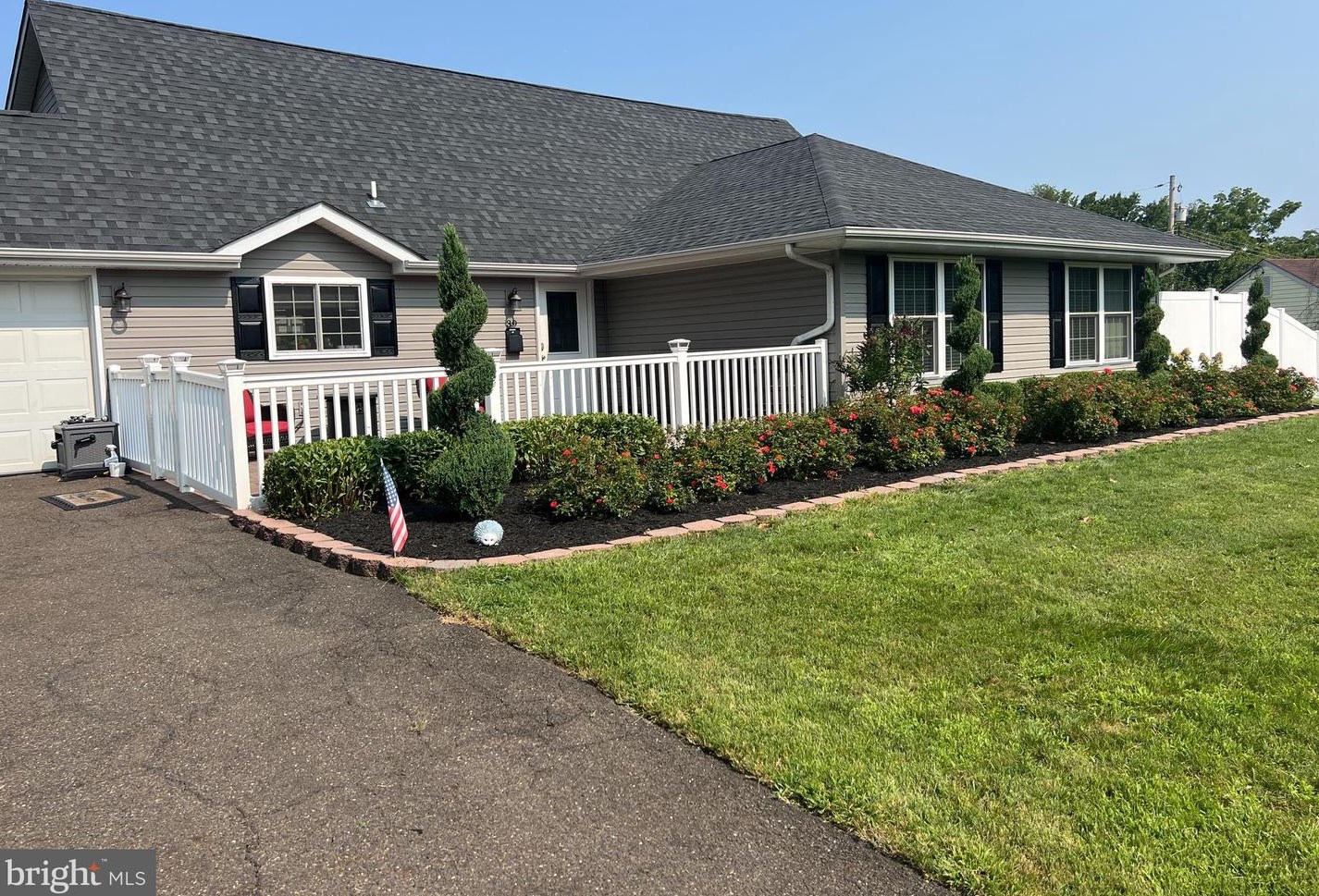 39 Shellflower Rd, Levittown, PA 19056