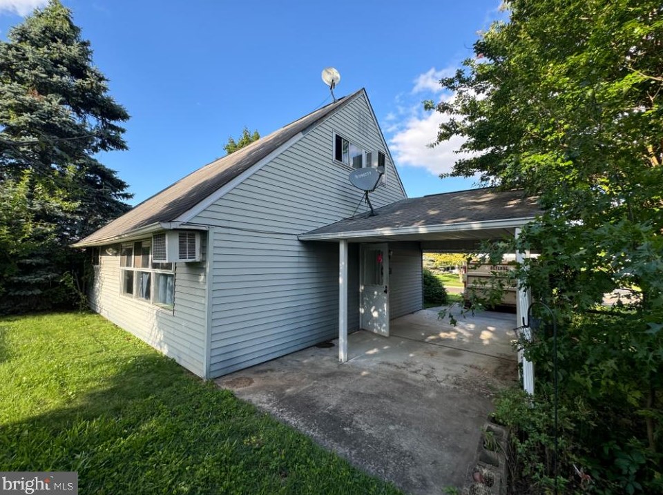 19 Narcissus Ln, Levittown, PA 19054