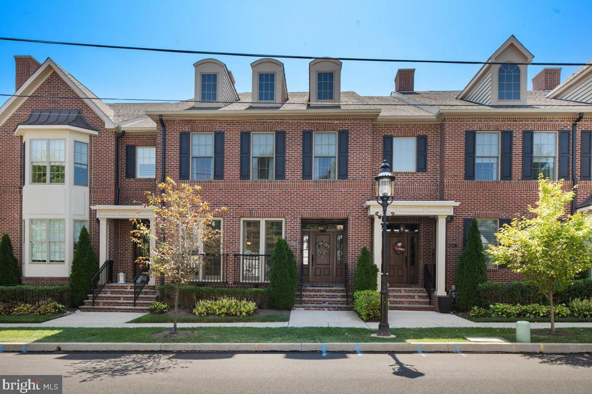 272 W Ashland St, Gardenville, PA 18901
