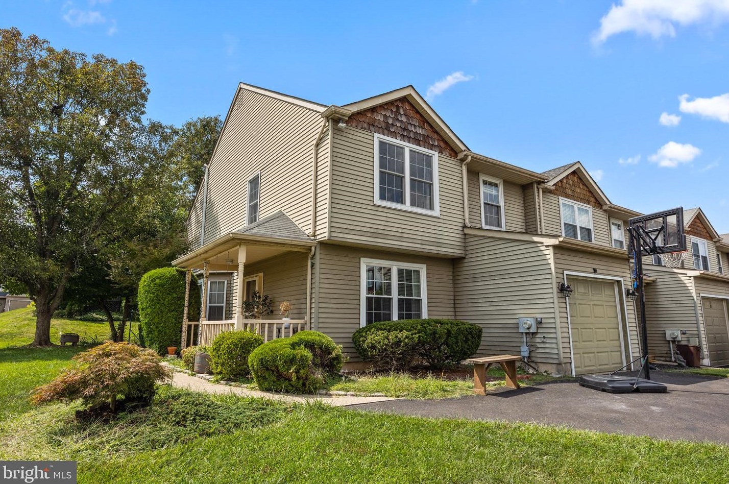 18 Pebble Ct, Southampton, PA 18966