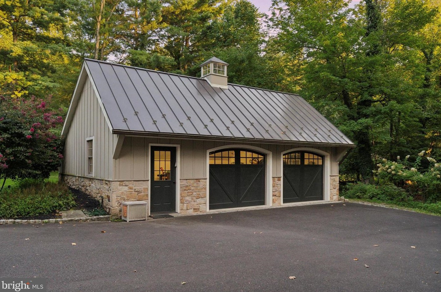 2968 Burnt House Hill Rd, Gardenville, PA 18902