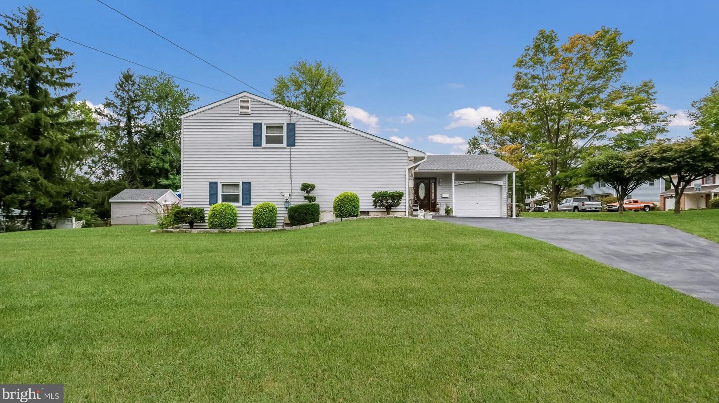 300 Hogeland Rd, Southampton, PA 18966