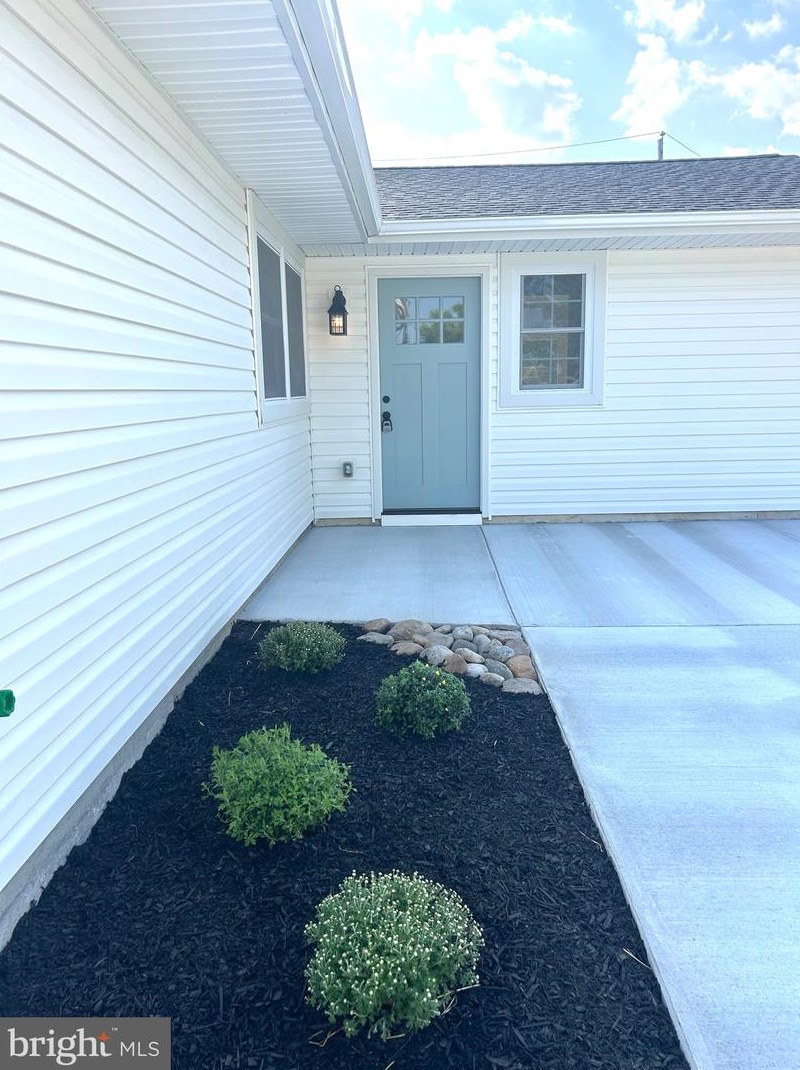 156 Blue Ridge Dr, Levittown, PA 19057