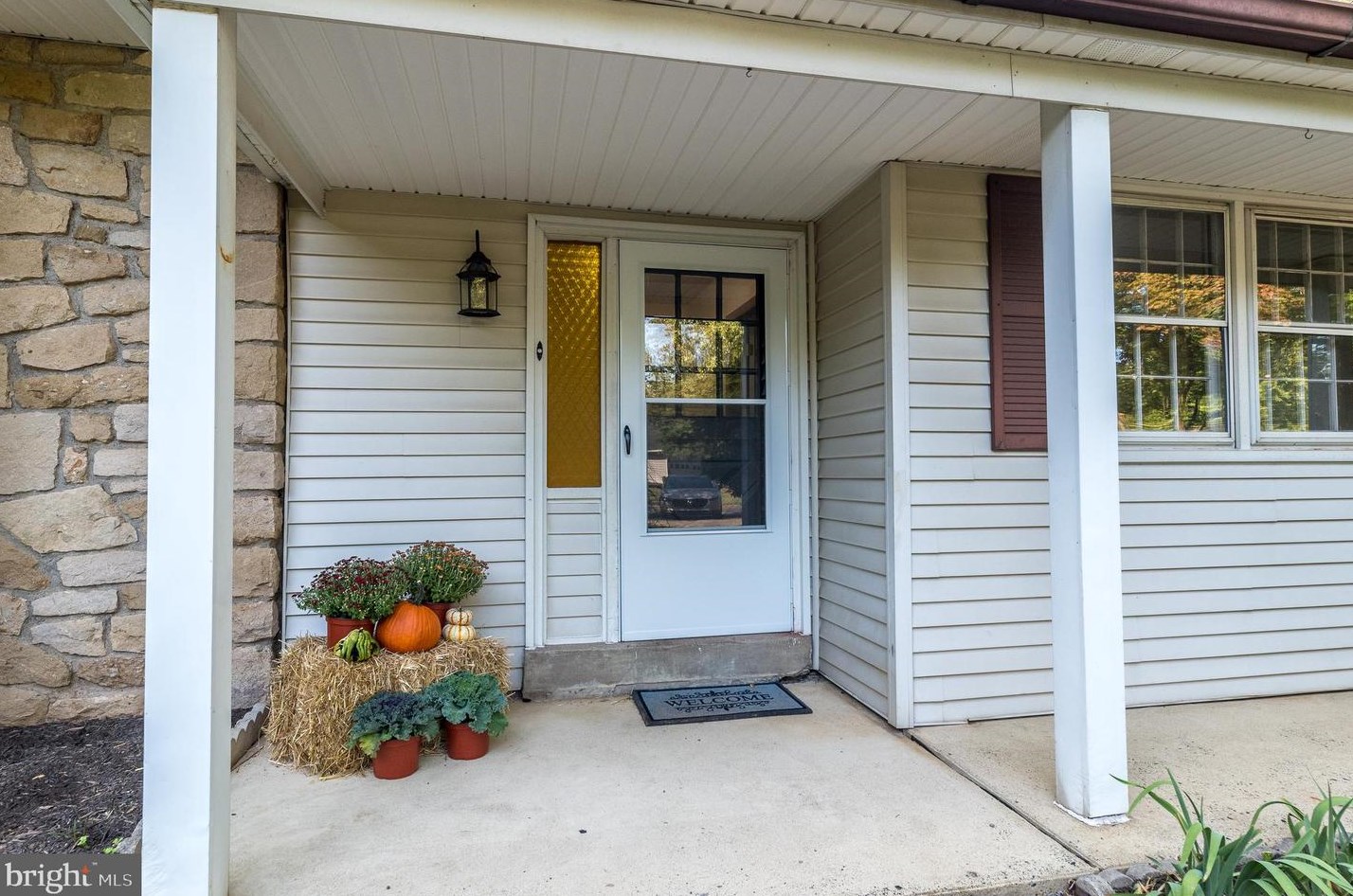 878 Sandy Ridge Road E, Gardenville, PA 18901