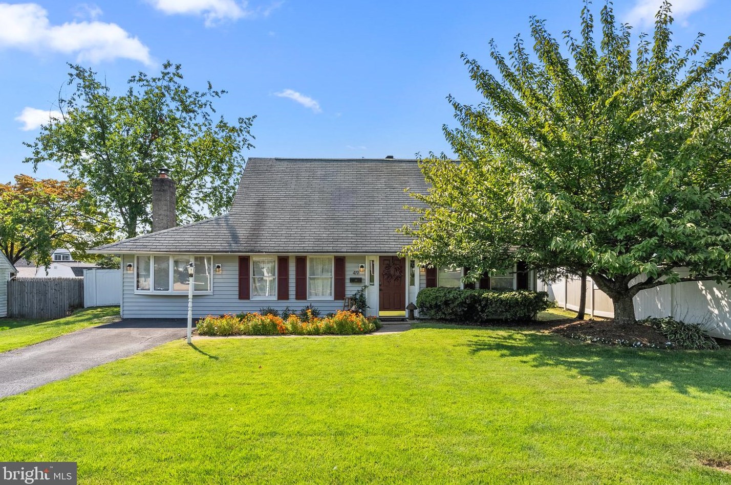 49 Towpath Rd, Levittown, PA 19056