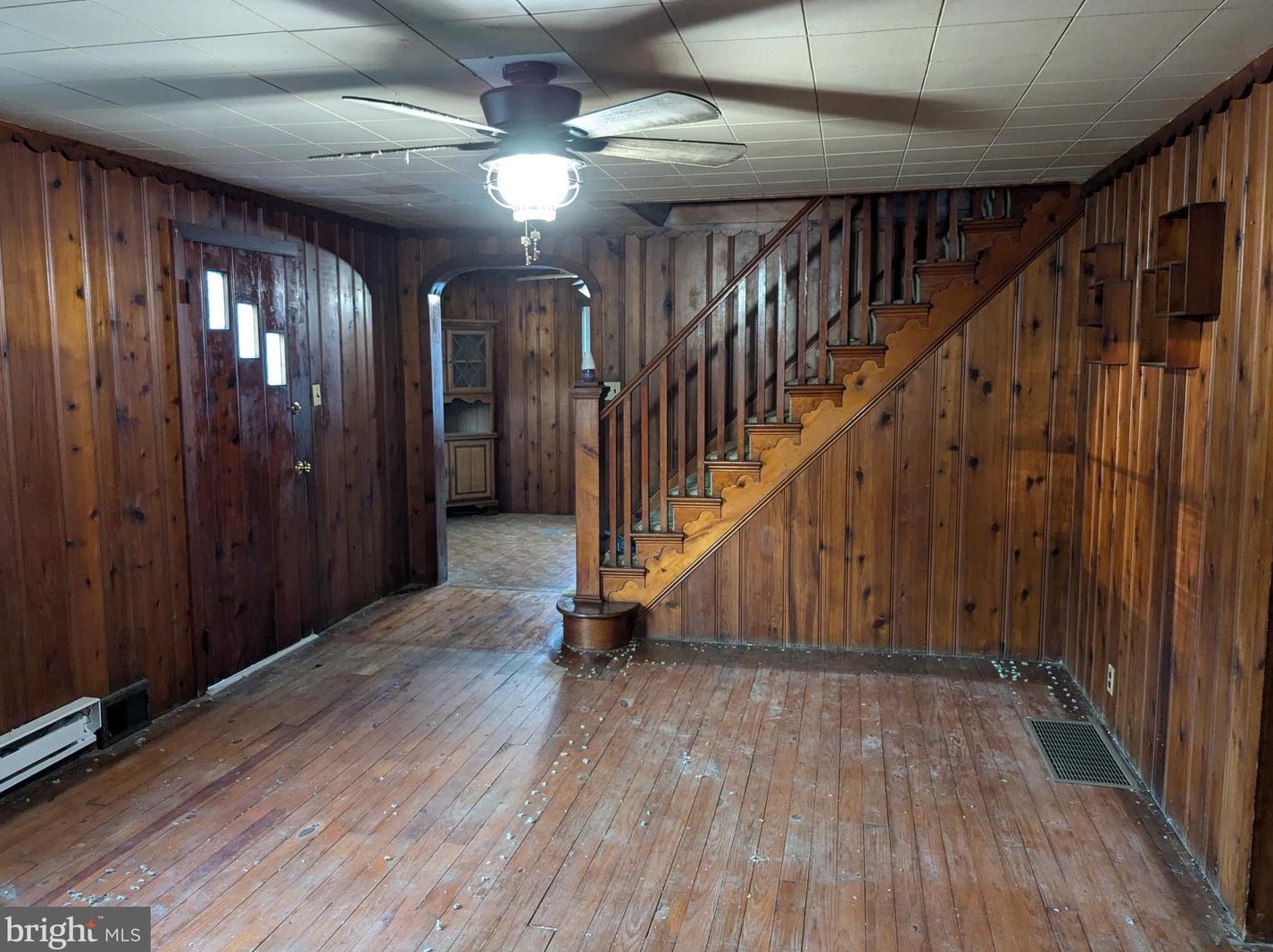 687 N Shady Retreat Rd, Gardenville, PA 18901