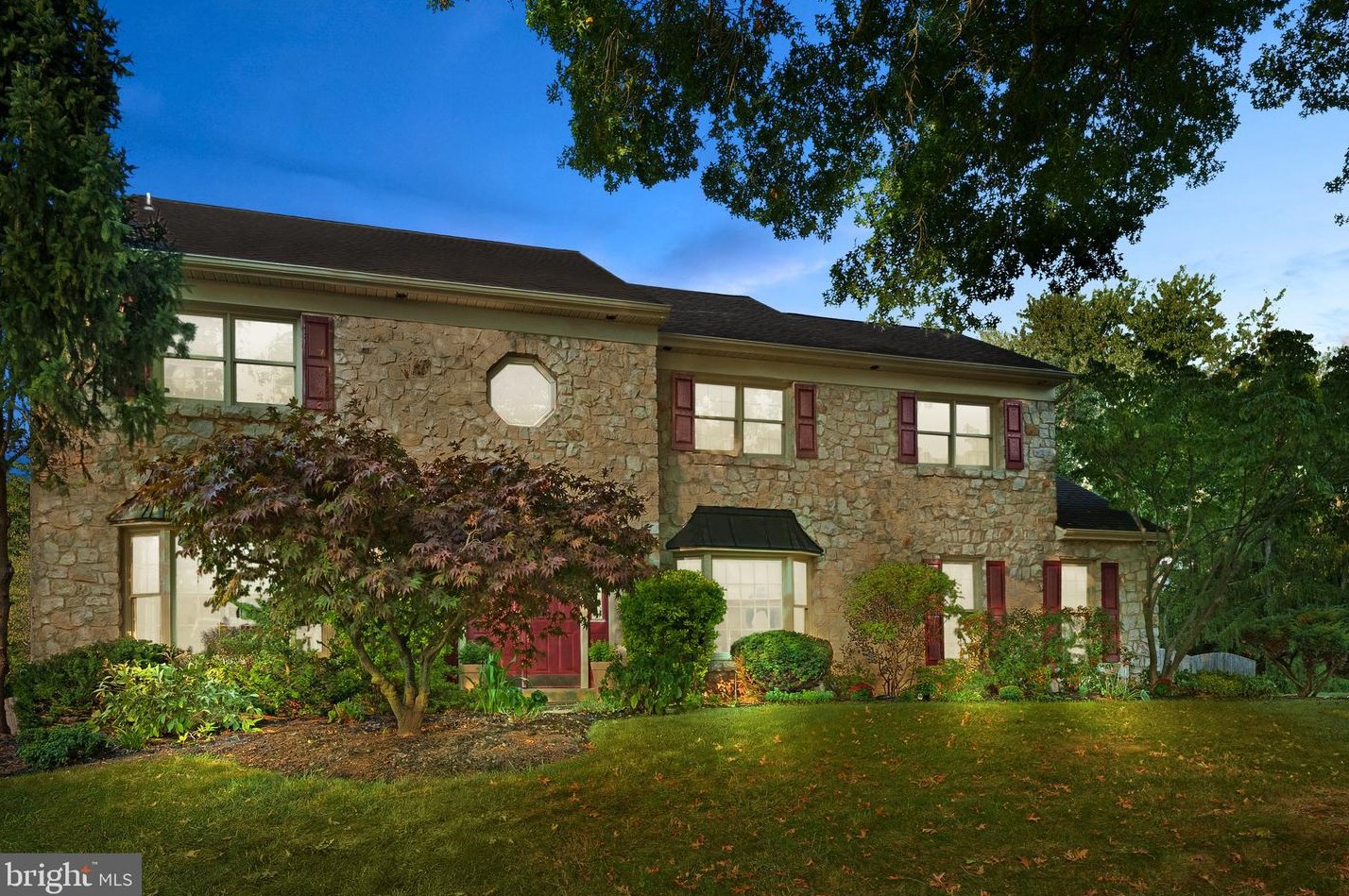 2113 Country Club Dr, Gardenville, PA 18901