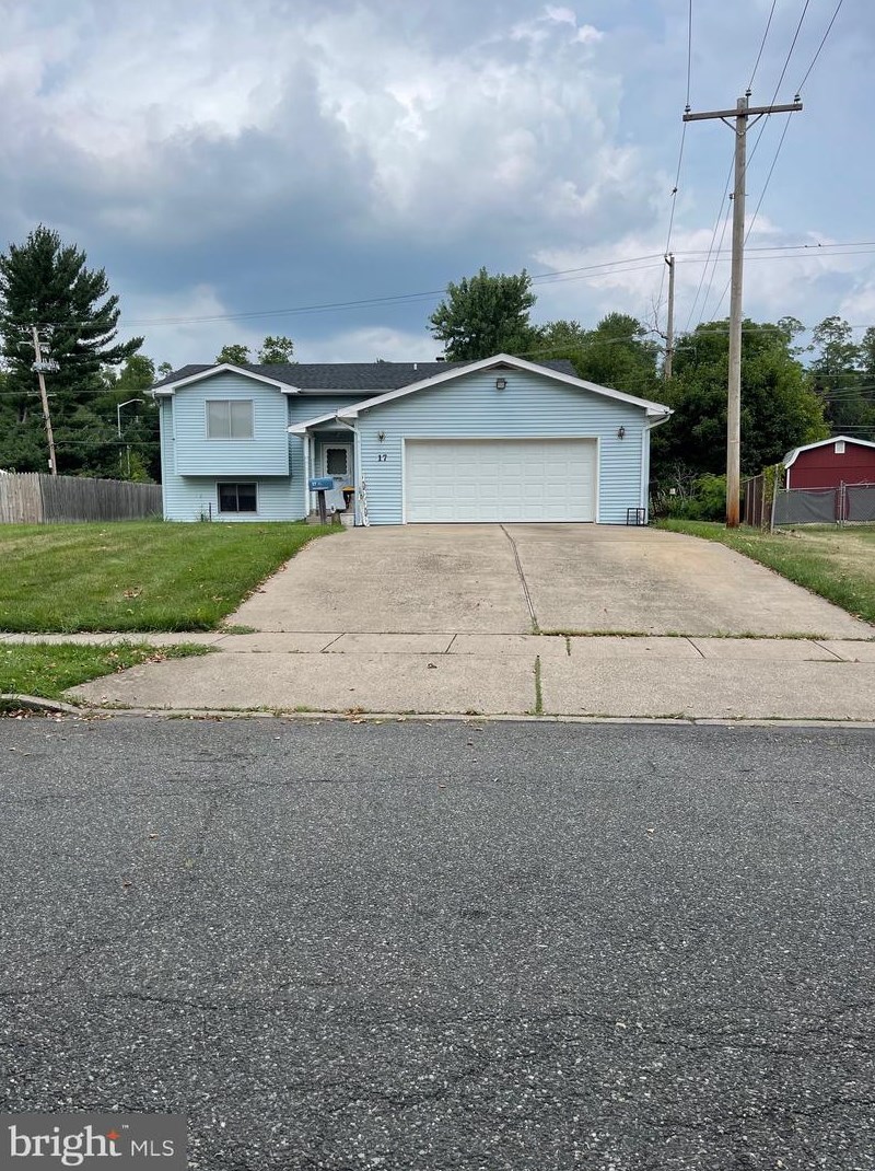 17 Crabtree Dr, Levittown, PA 19055