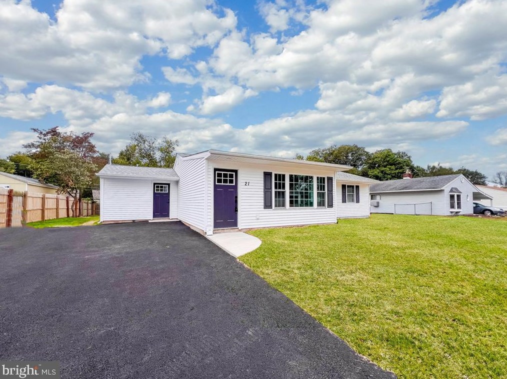 21 Openwood Ln, Levittown, PA 19055
