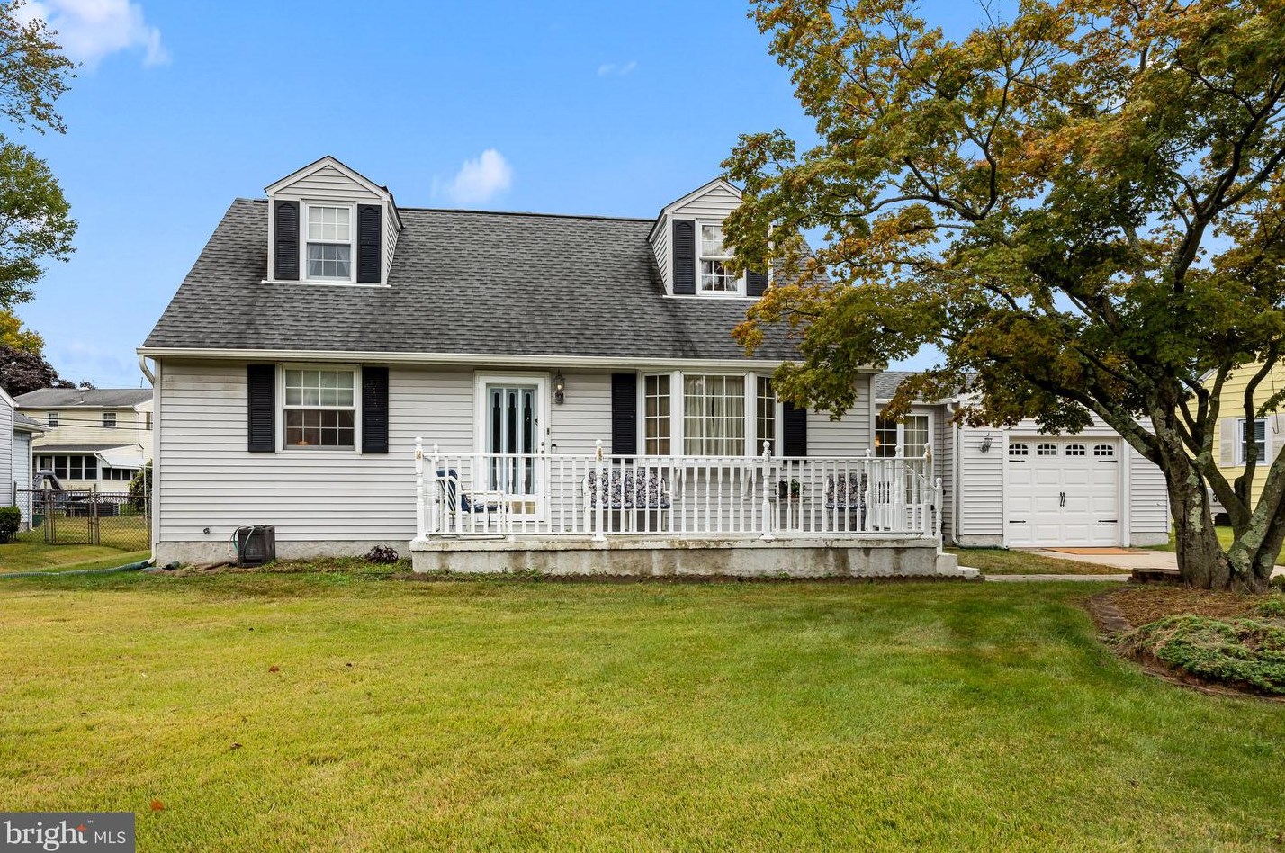 30 Taylor Dr, Levittown, PA 19054