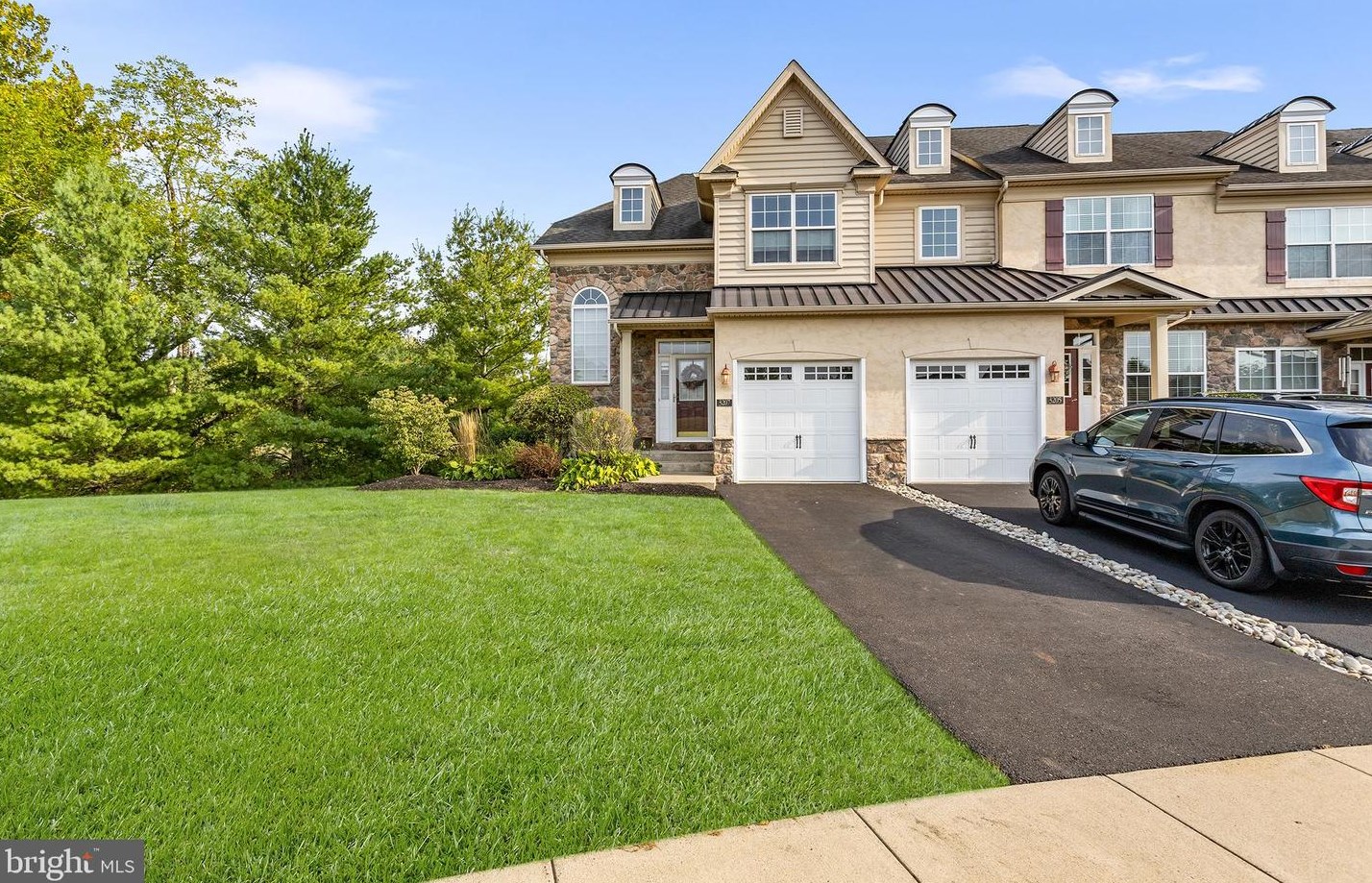 3207 Meadow View Cir, Furlong, PA 18925