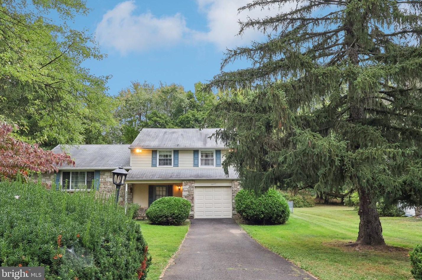 18 Cedarbrook Dr, Southampton, PA 18966