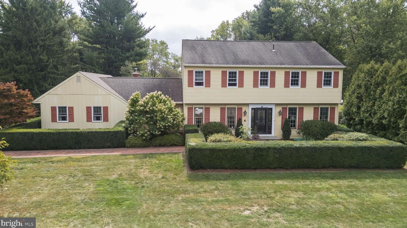3045 Antler Dr, Gardenville, PA 18902