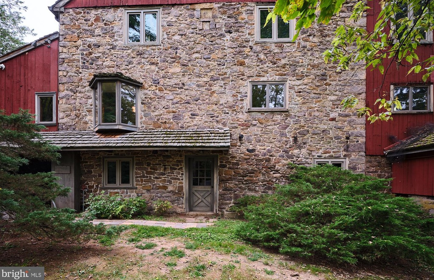 6 Old Mill Ln, New Hope, PA 18938