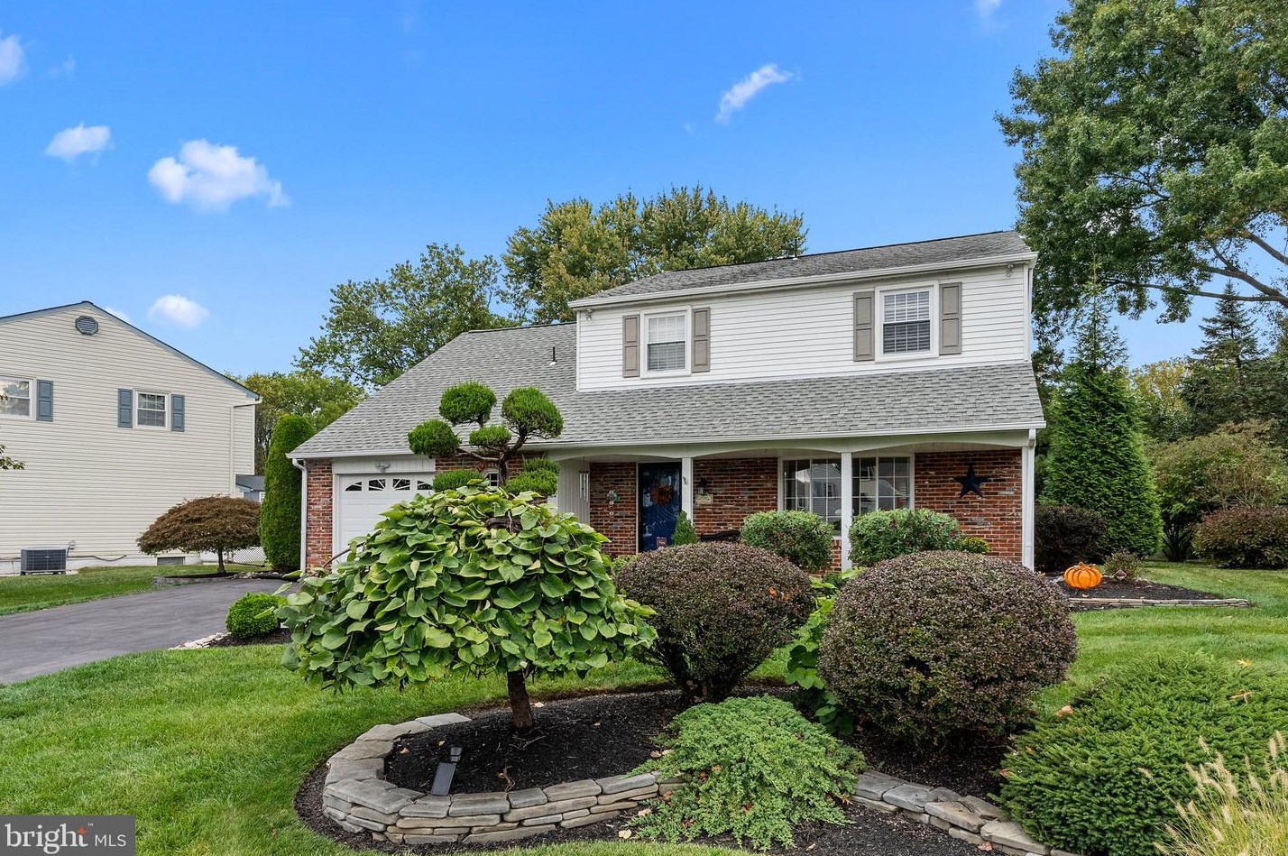 99 Grant Dr, Southampton, PA 18966