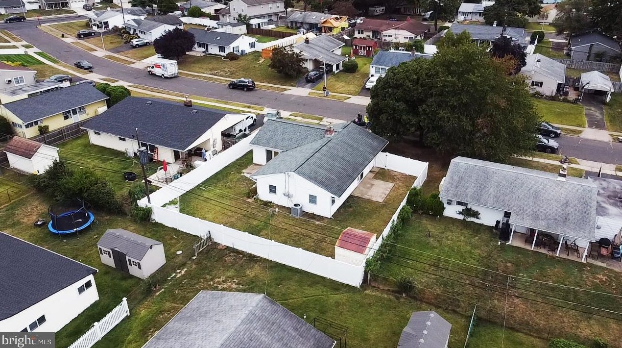 20 Palm Ln, Levittown, PA 19054