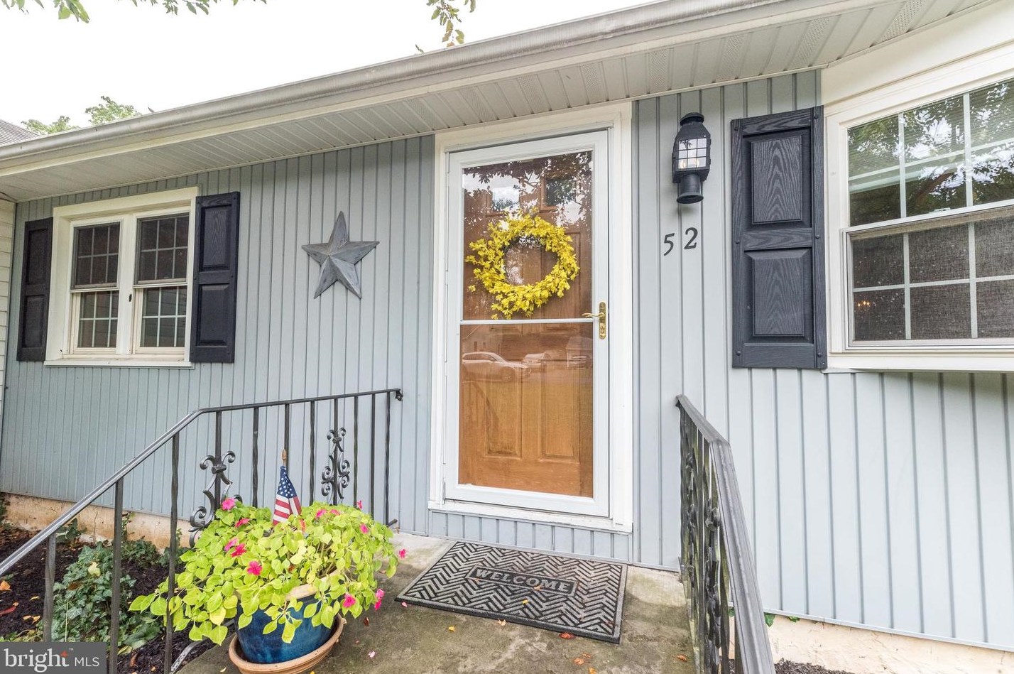 52 Evergreen Dr, Gardenville, PA 18901