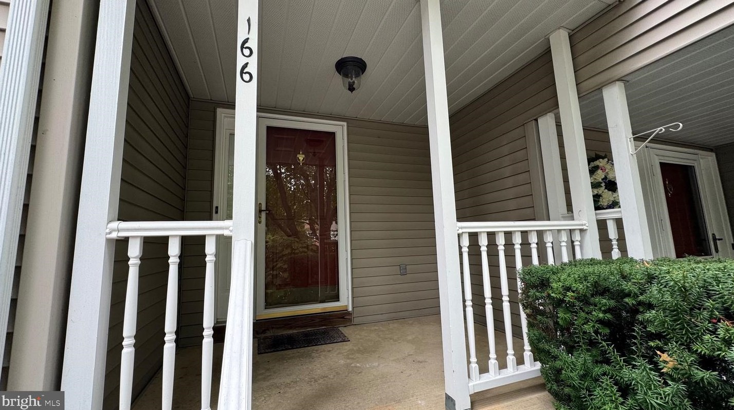 166 Queensbury Pl, Gardenville, PA 18901