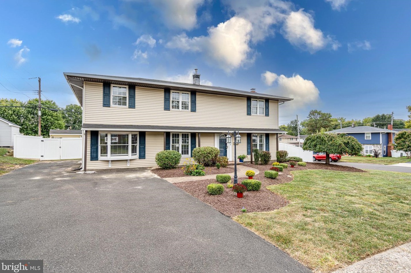 2 Tawny Rd, Levittown, PA 19056