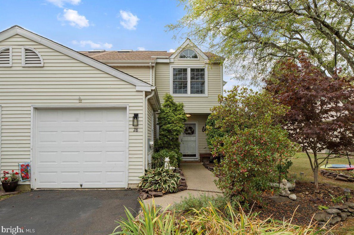 28 Kern Dr, Perkasie, PA 18944