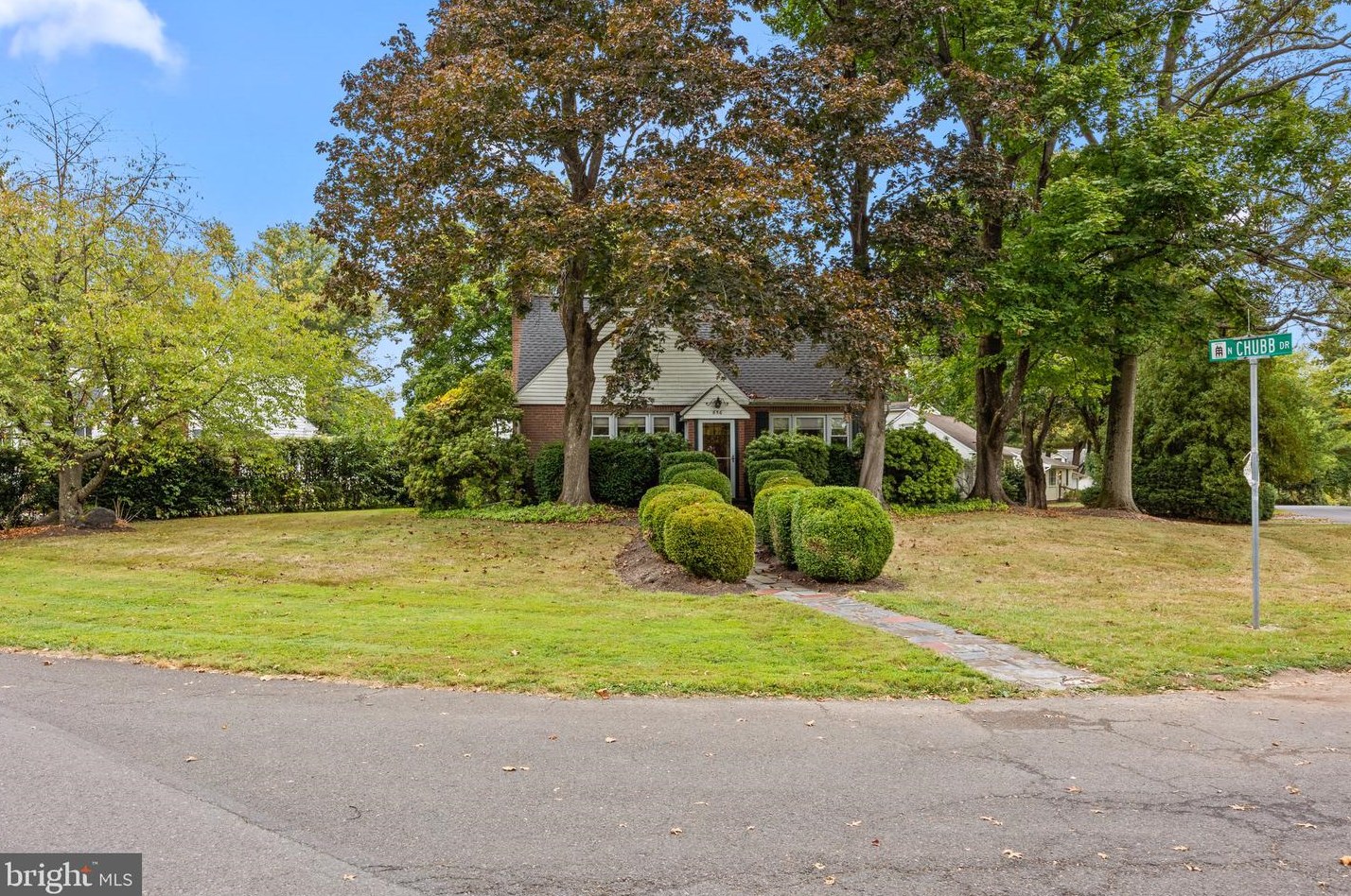 656 N Chubb Dr, Gardenville, PA 18901