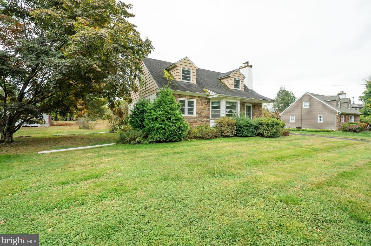 131 N Shady Retreat Rd, Gardenville, PA 18901
