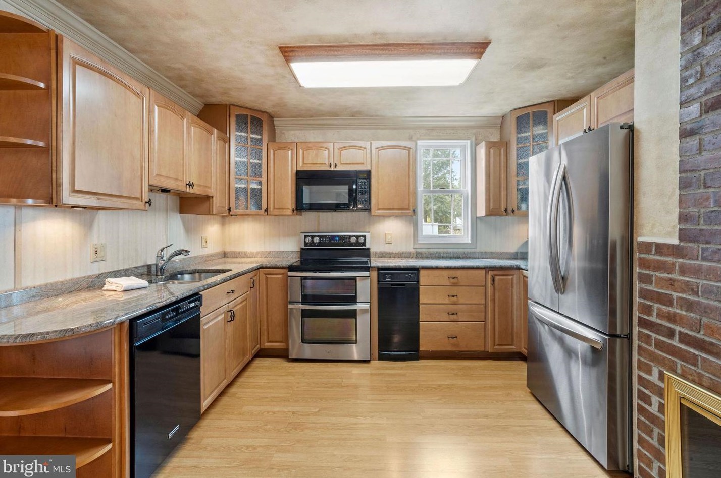 74 Gaping Rock Rd, Levittown, PA 19057