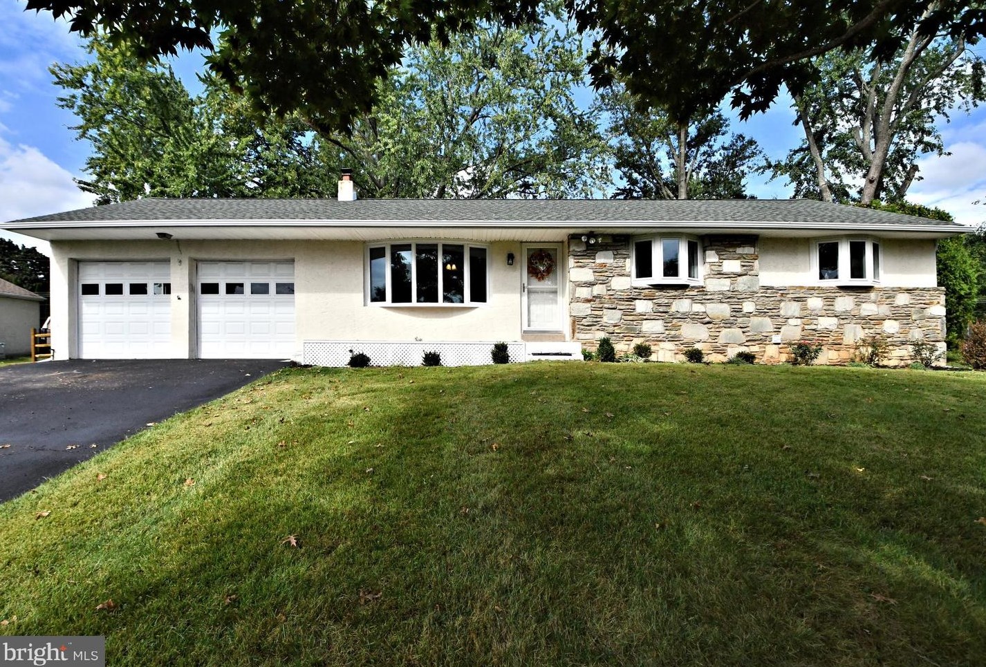 157 Manor Dr, Southampton, PA 18954-1852