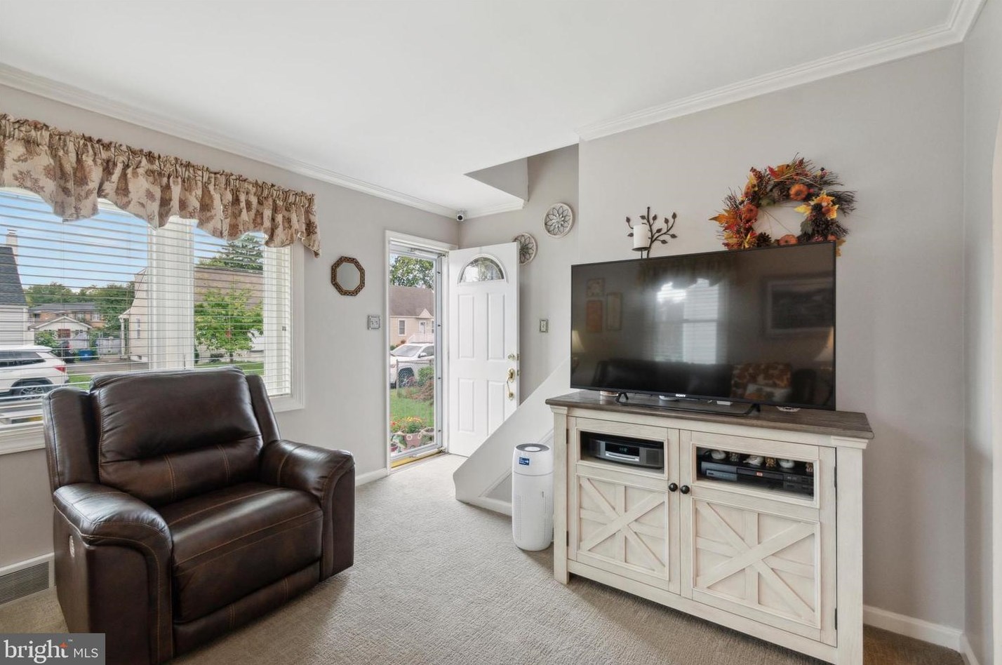 9024 Lynn Ave, Levittown, PA 19054