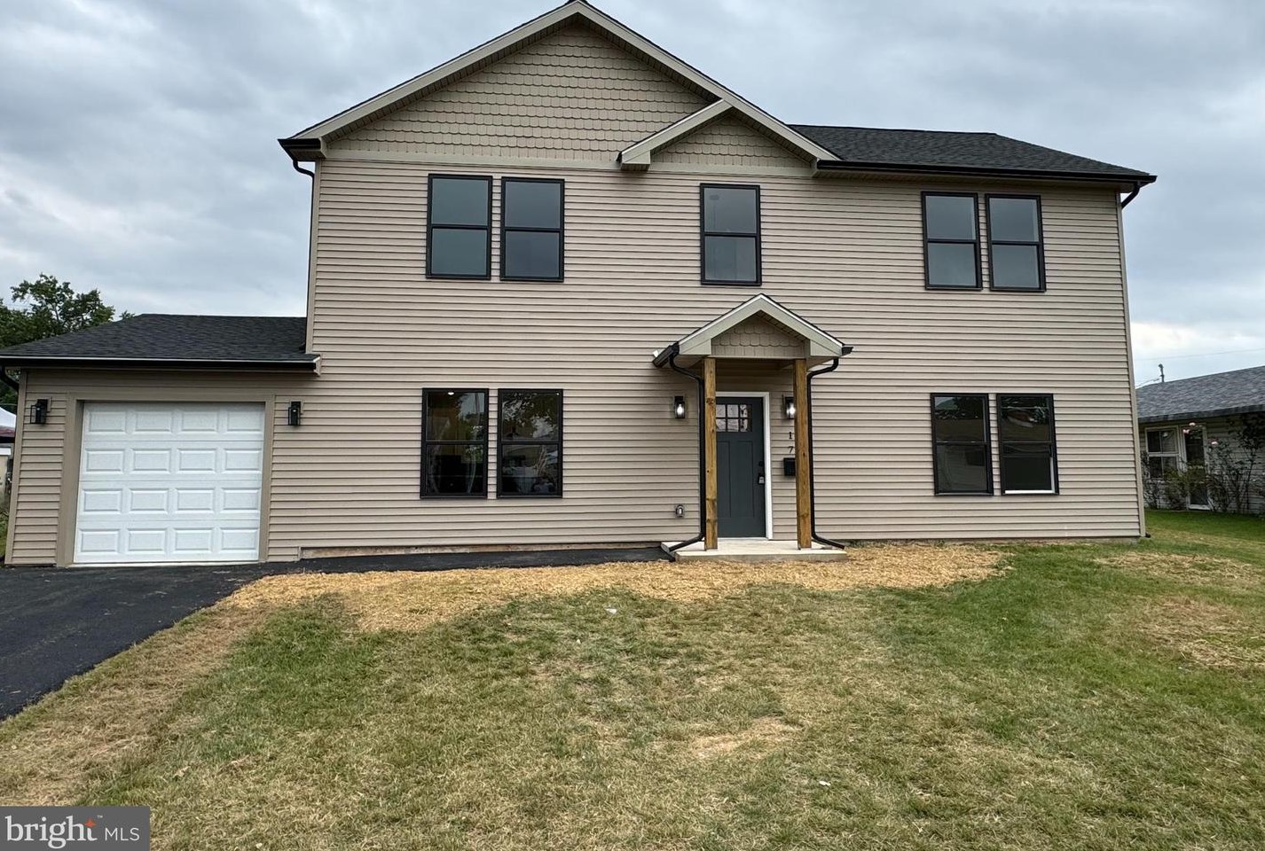 17 Fortune Ln, Levittown, PA 19055