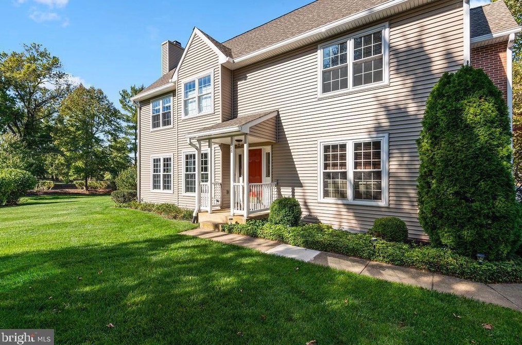 28 Kings Cross Cir, Gardenville, PA 18901