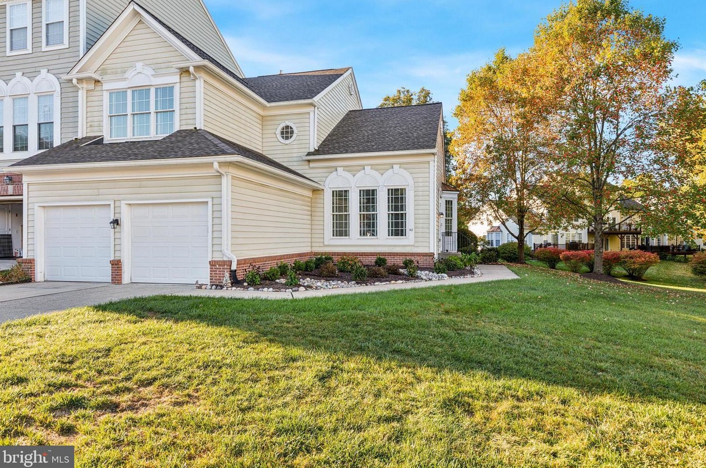 42 Charter Oak Ct, Gardenville, PA 18901