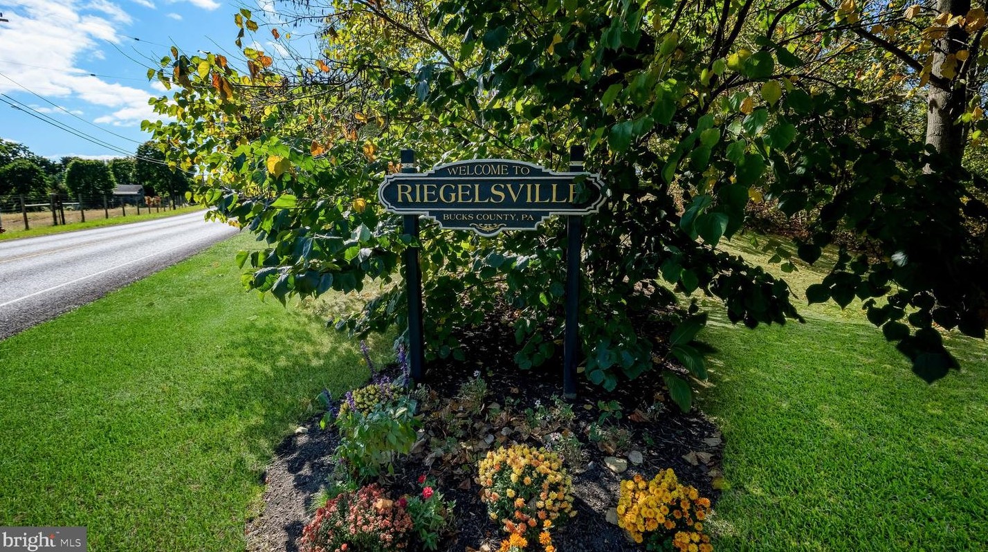 107 Easton Rd, Riegelsville, PA 18077