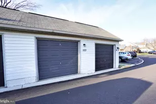 103 Bonnie Lark Ct, Chalfont, PA 18914 - Photo 2