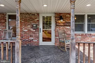 212 Plumbridge Dr, Levittown, PA 19056 - Photo 2